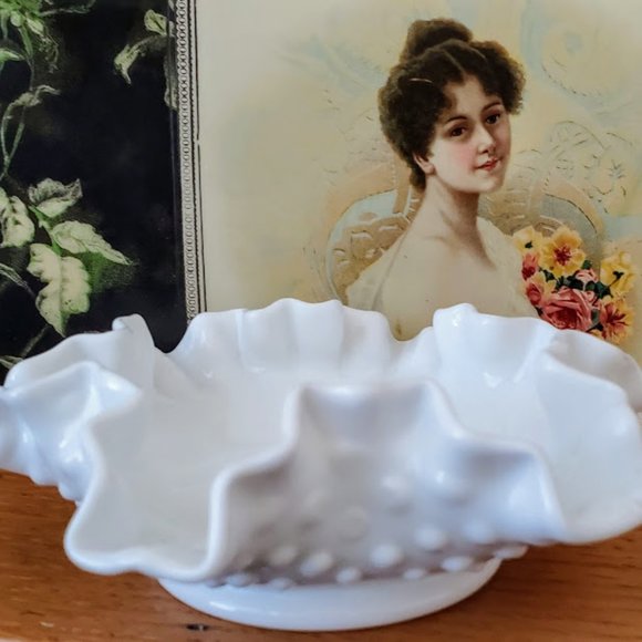 Vintage Fenton Milk Glass Hobnail Trinket Dish - Picture 2 of 4